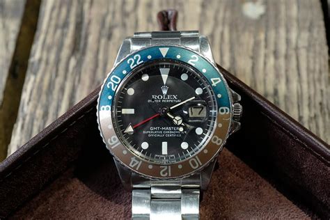 how to spot a gmt watch